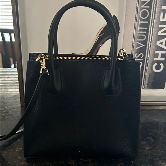 Michael Kors Black and Gold Handbag - Picture 2 of 10